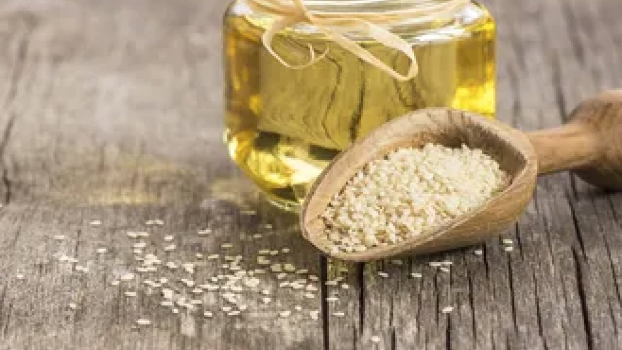 Doğal şifa kaynağı... Ne iğne ne ilaç! 1 damlası yetiyor: Kadınlarda diz ağrısına kesin çözüm bu yağda