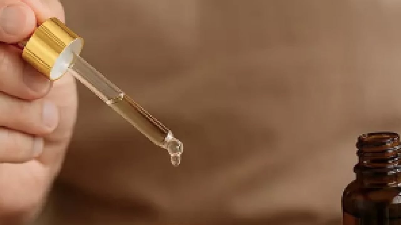 Foto - Doğal şifa kaynağı... Ne iğne ne ilaç! 1 damlası yetiyor: Kadınlarda diz ağrısına kesin çözüm bu yağda