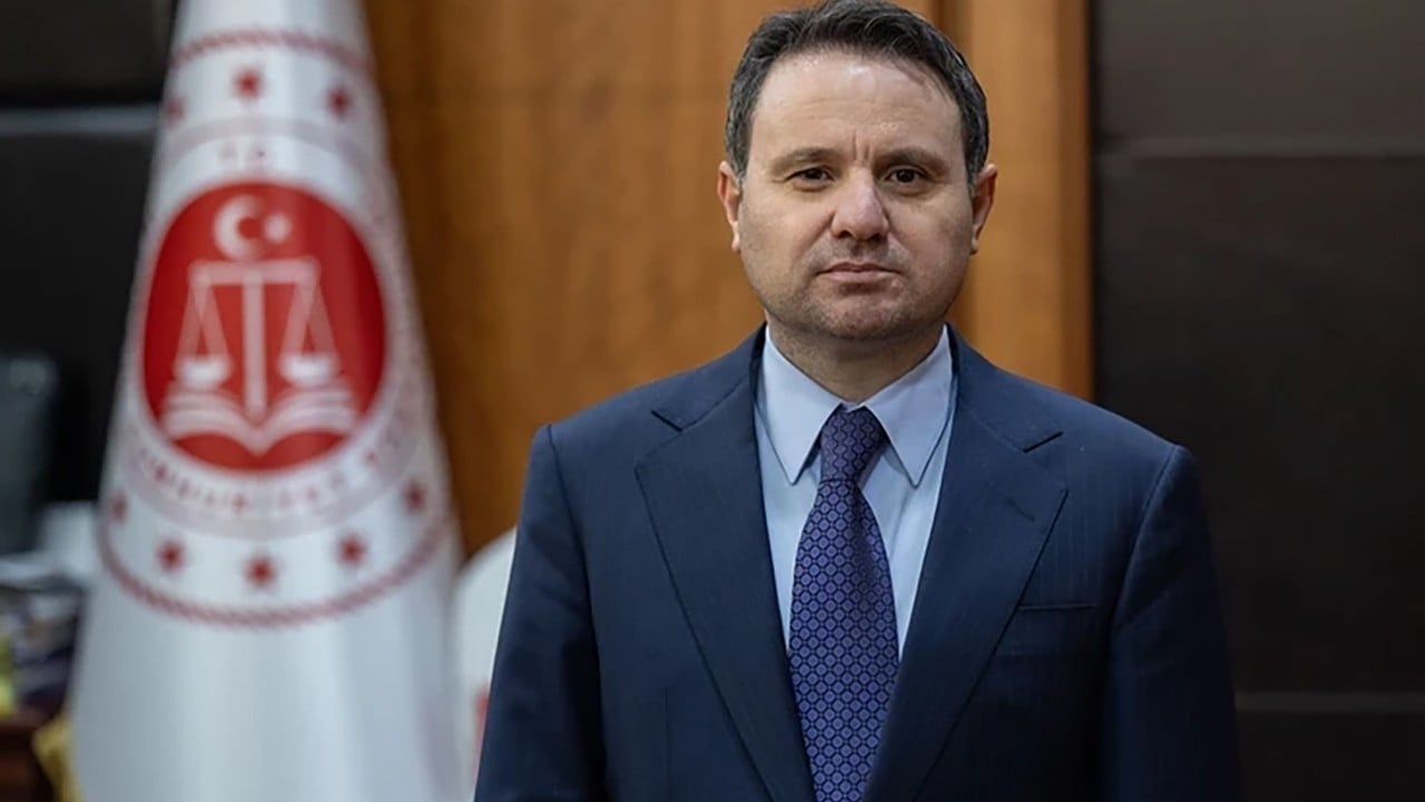 Foto - Mal varlığı iddialarına belgeli cevap! Bakan Akın Gürlek, Özgür Özel’in maskesini indirdi