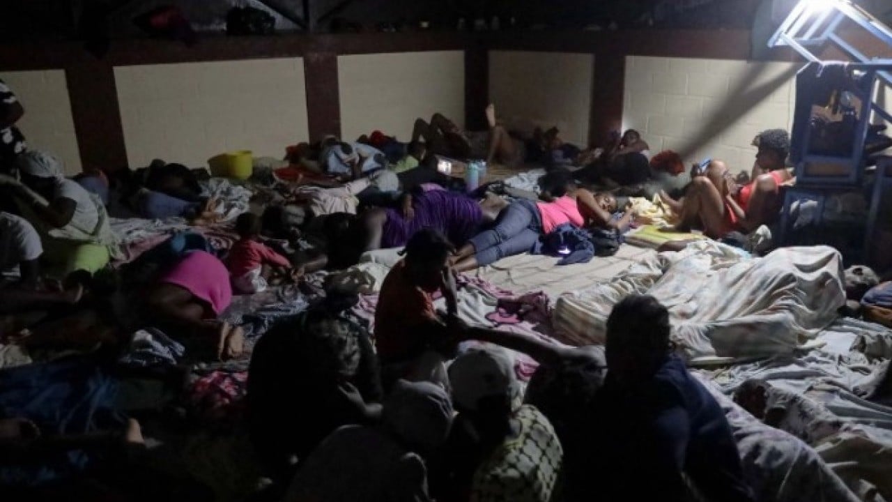 Büyük yıkım yaşanıyor! Son 174 yılın en güçlü fırtınası 'Melissa' onlarca can aldı