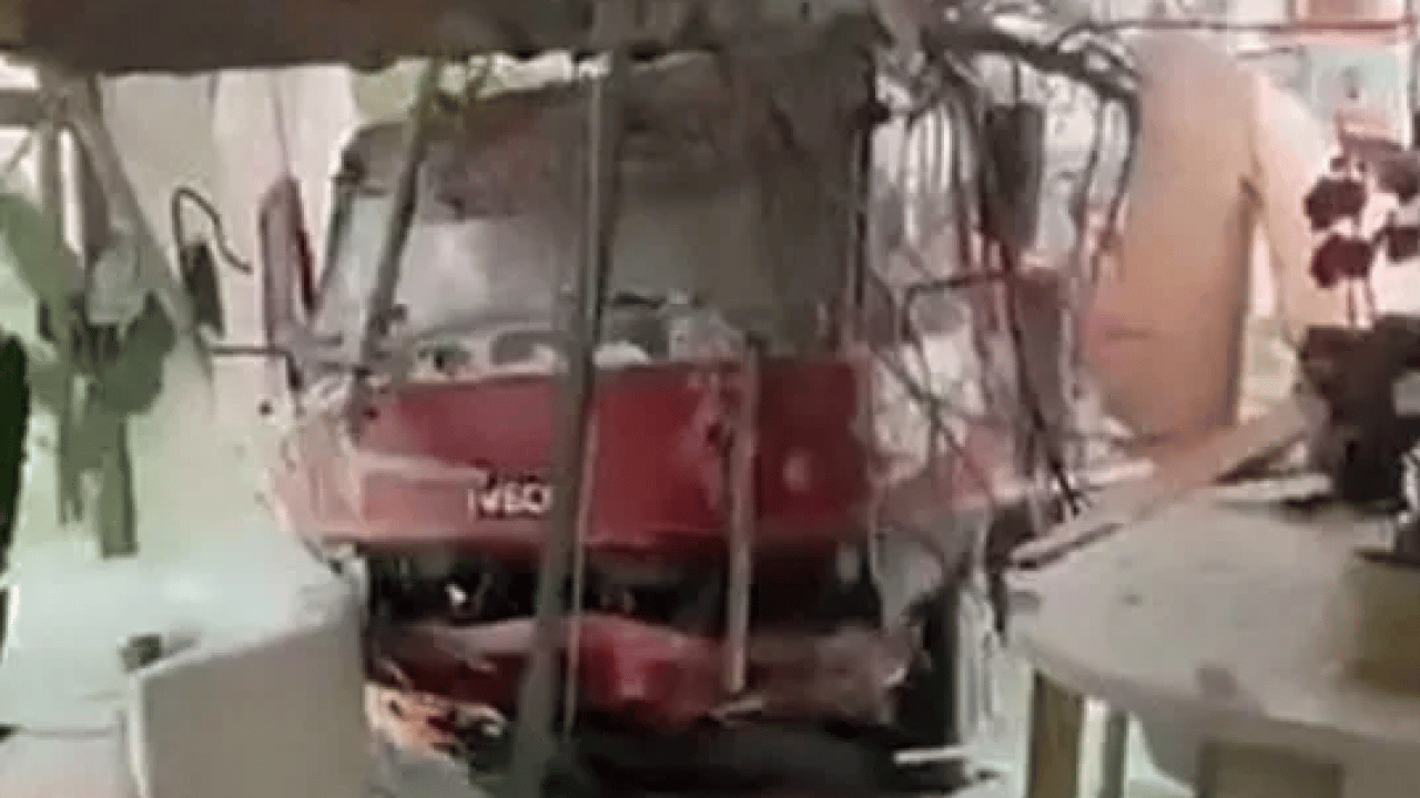 Foto - Büyükçekmece’de korkunç kaza! Nakliye kamyonu önüne geleni biçti