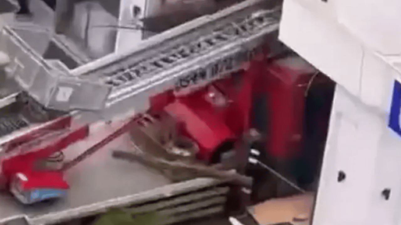 Foto - Büyükçekmece’de korkunç kaza! Nakliye kamyonu önüne geleni biçti