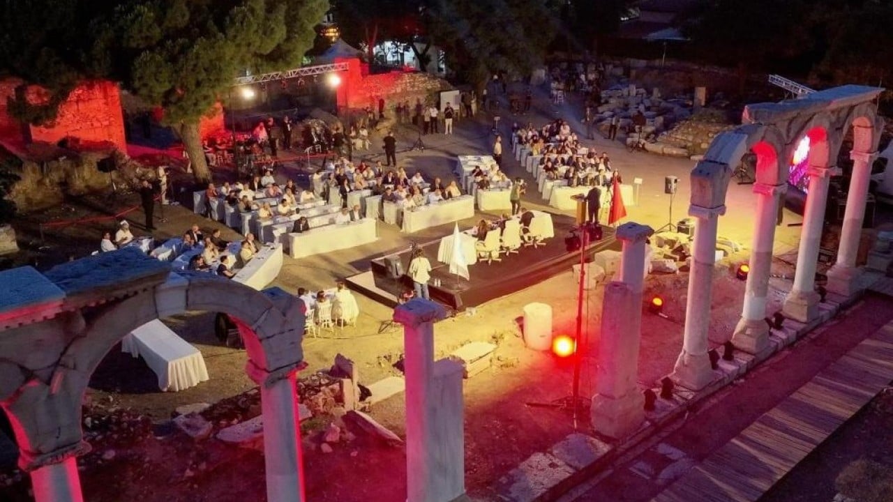 Foto - Büyükşehir Meclisi'ni Thyateira’ya taşıdı CHP’li belediye özüne döndü