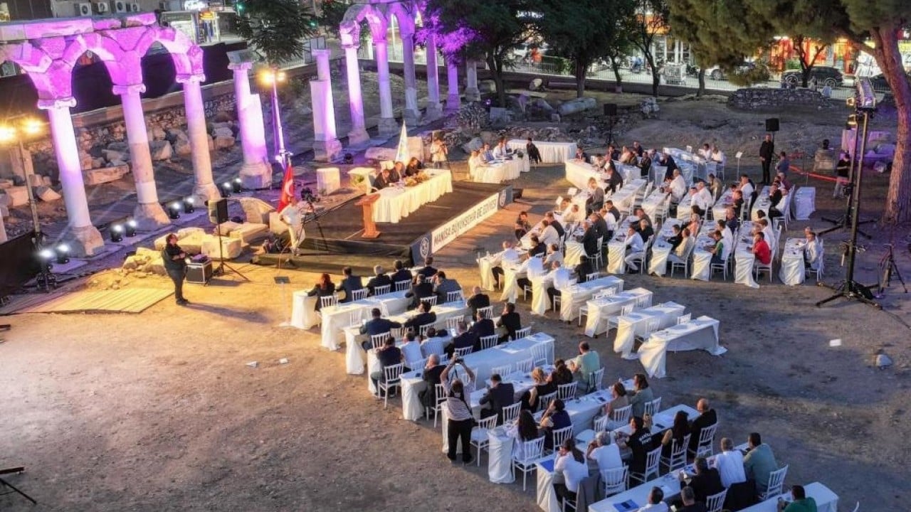 Foto - Büyükşehir Meclisi'ni Thyateira’ya taşıdı CHP’li belediye özüne döndü