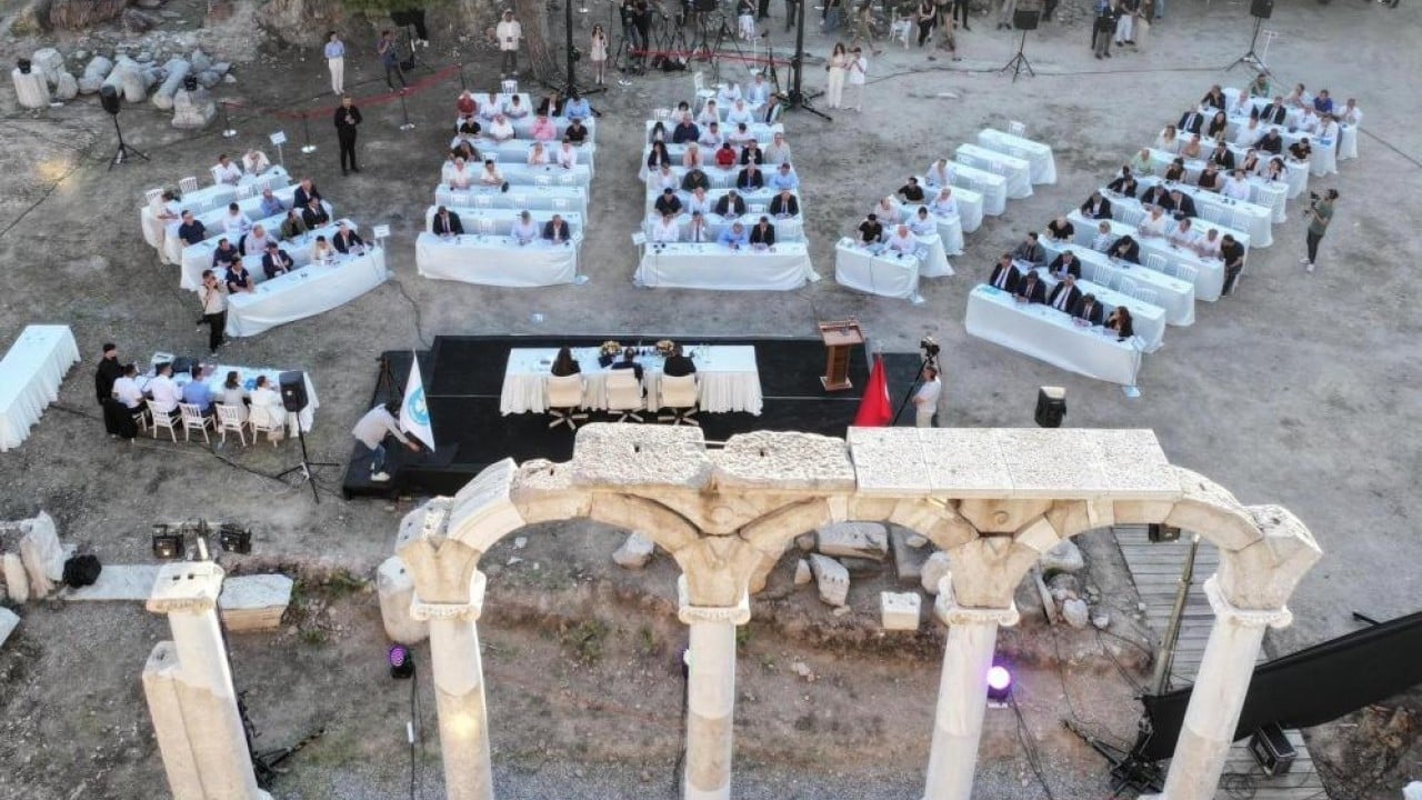 Foto - Büyükşehir Meclisi'ni Thyateira’ya taşıdı CHP’li belediye özüne döndü