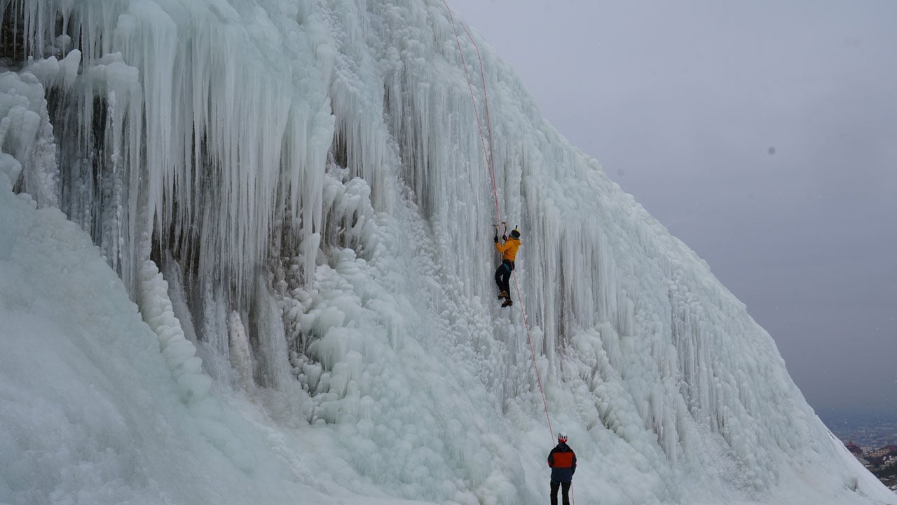 Foto - Buz duvarı ilgi odağı oldu! Palandöken’de alışılmışın dışında görüntüler 
