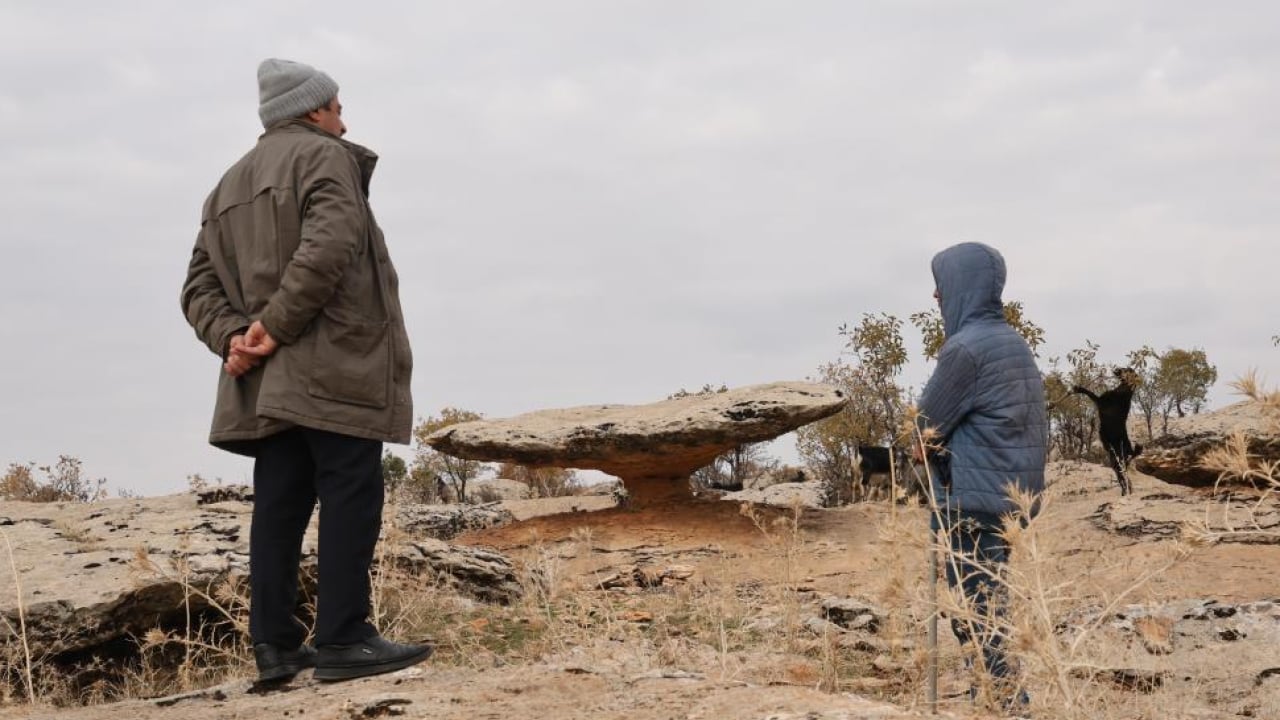 Foto - Buzul çağının sessiz tanığı: Kocaköy'ün 'Kalkan Kaya'sı yıllara meydan okuyor