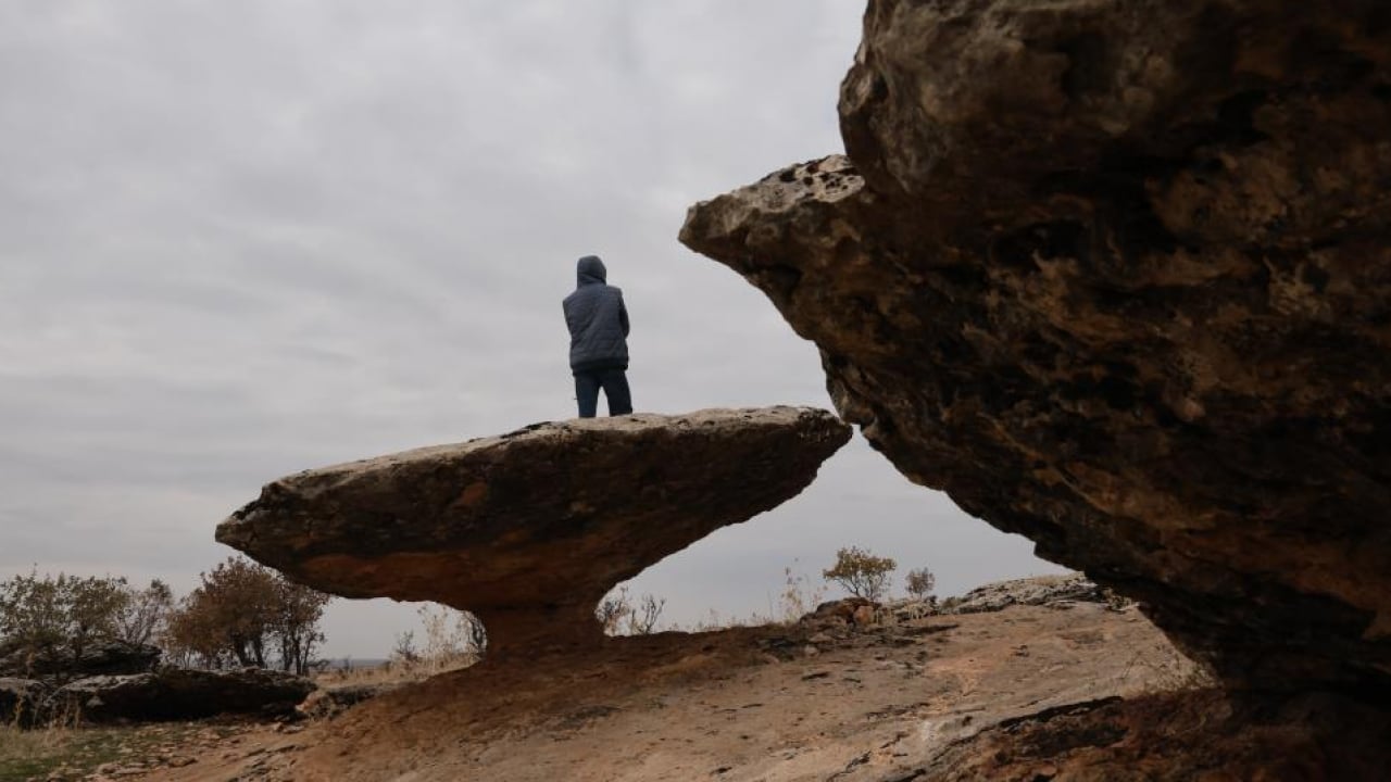 Foto - Buzul çağının sessiz tanığı: Kocaköy'ün 'Kalkan Kaya'sı yıllara meydan okuyor