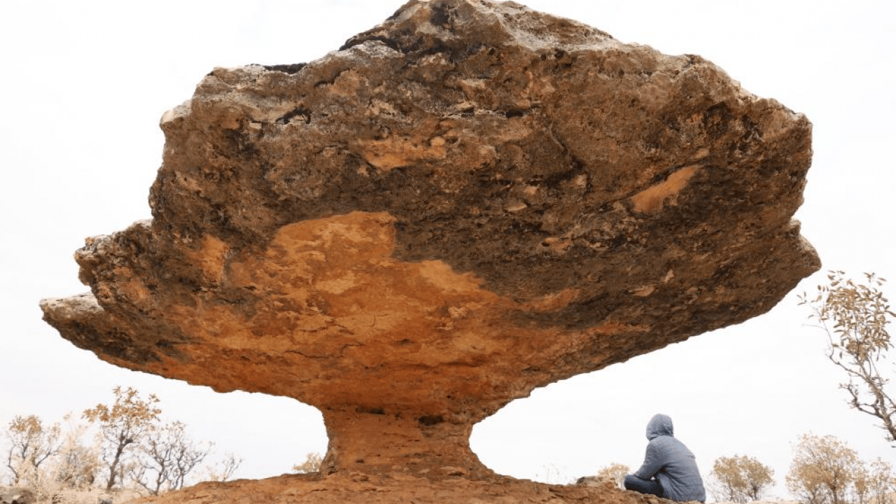 Foto - Buzul çağının sessiz tanığı: Kocaköy'ün 'Kalkan Kaya'sı yıllara meydan okuyor