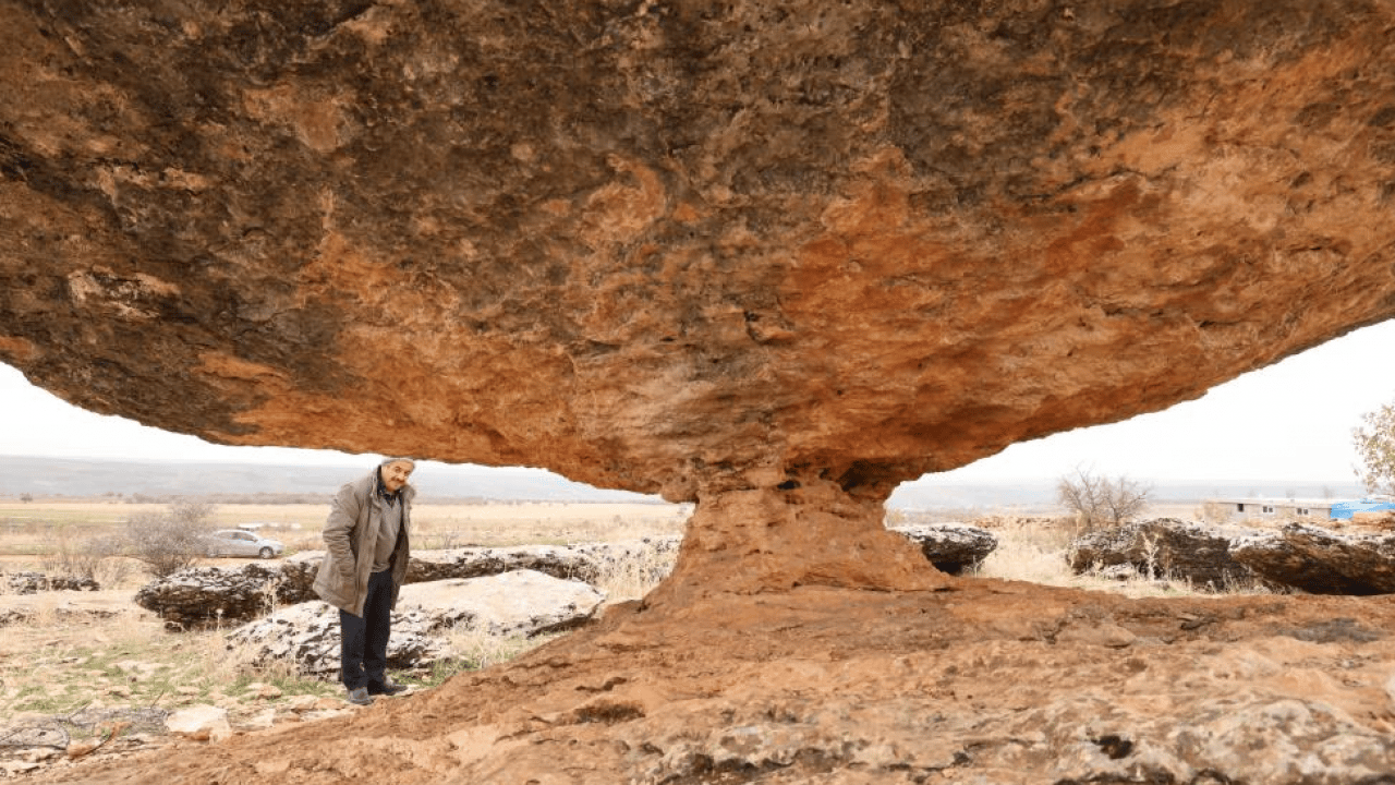 Foto - Buzul çağının sessiz tanığı: Kocaköy'ün 'Kalkan Kaya'sı yıllara meydan okuyor
