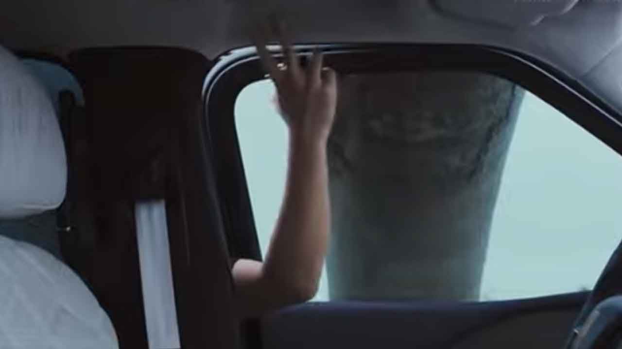 Foto - BYD'nin yeni canavarına 2 tonluk ağaçla saldırı! Bakın sonuç ne oldu