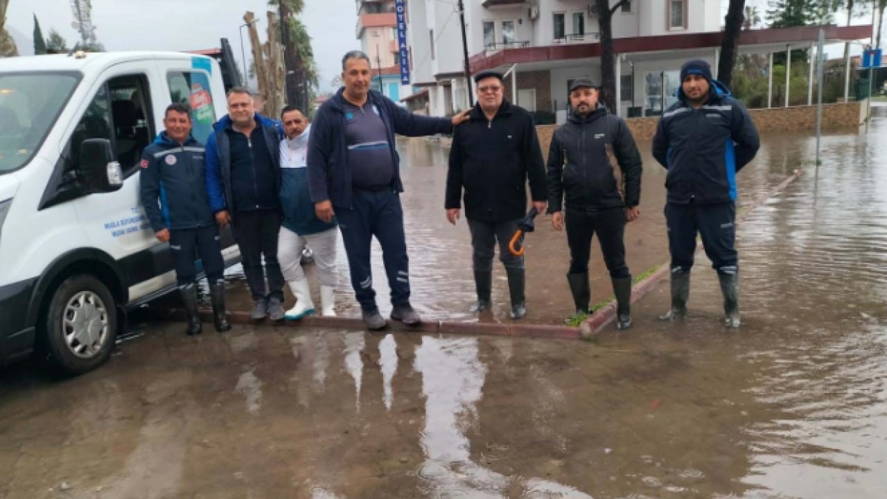 Foto - Cadde ve sokakları su bastı! CHP'li o ilçe Venedik'e döndü