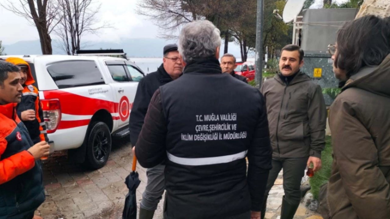 Foto - Cadde ve sokakları su bastı! CHP'li o ilçe Venedik'e döndü