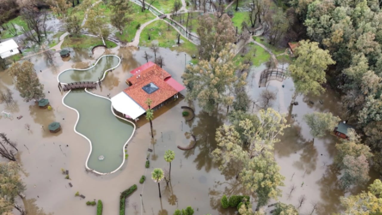 Foto - Cadde ve sokakları su bastı! CHP'li o ilçe Venedik'e döndü