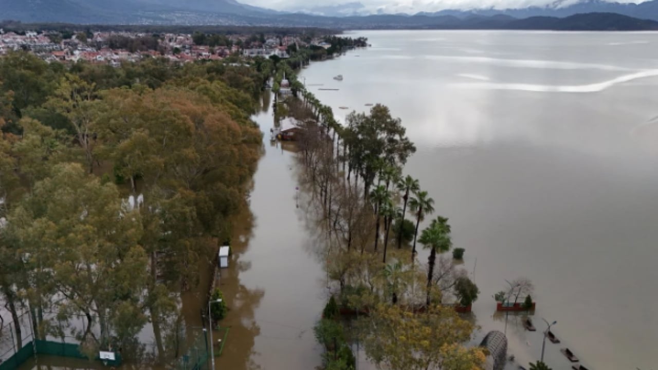 Foto - Cadde ve sokakları su bastı! CHP'li o ilçe Venedik'e döndü