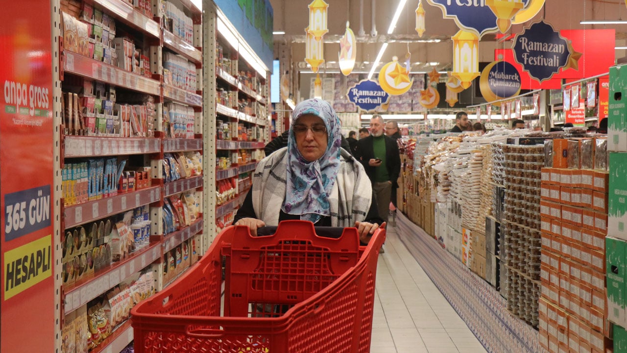Foto - Çadır kurup sabahladılar! İndirim çılgınlığı izdihama yol açtı