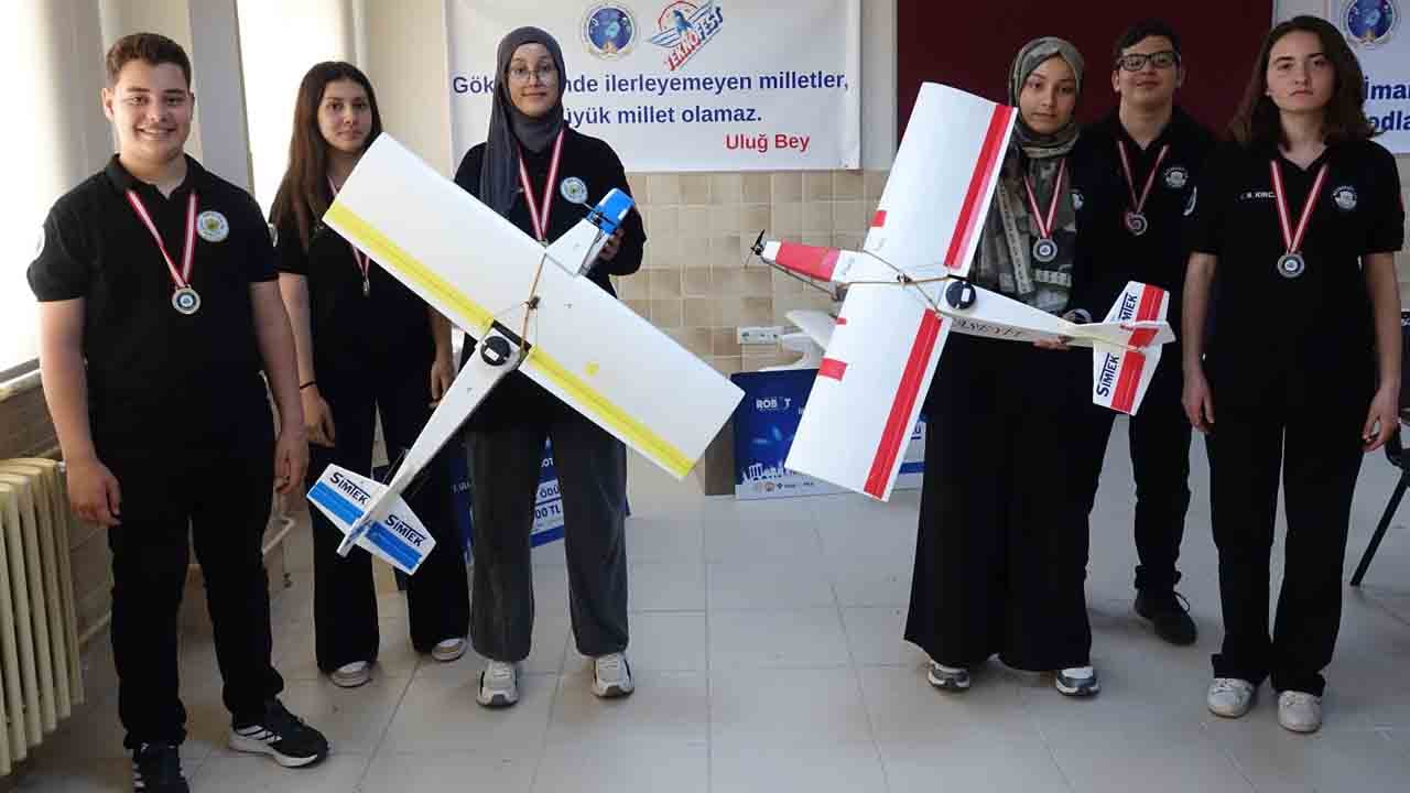 Foto - Çağdaşlık ve ilericilik öyle değil böyle olur: İmam Hatiplilerden İHA şampiyonluğu