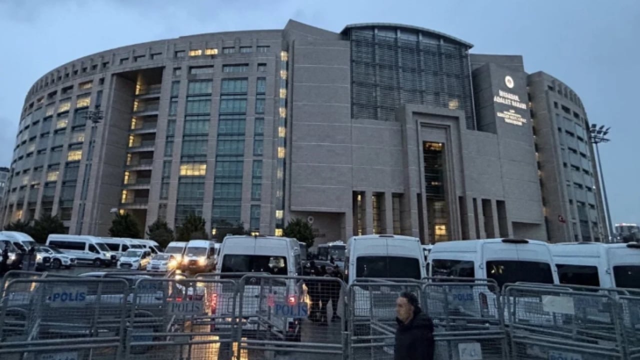 Foto - Çağlayan'da 'Saran' alarmı! Fenerbahçe Başkanı adliyeye sevk ediliyor: TOMA ve Çevik Kuvvet teyakkuzda!