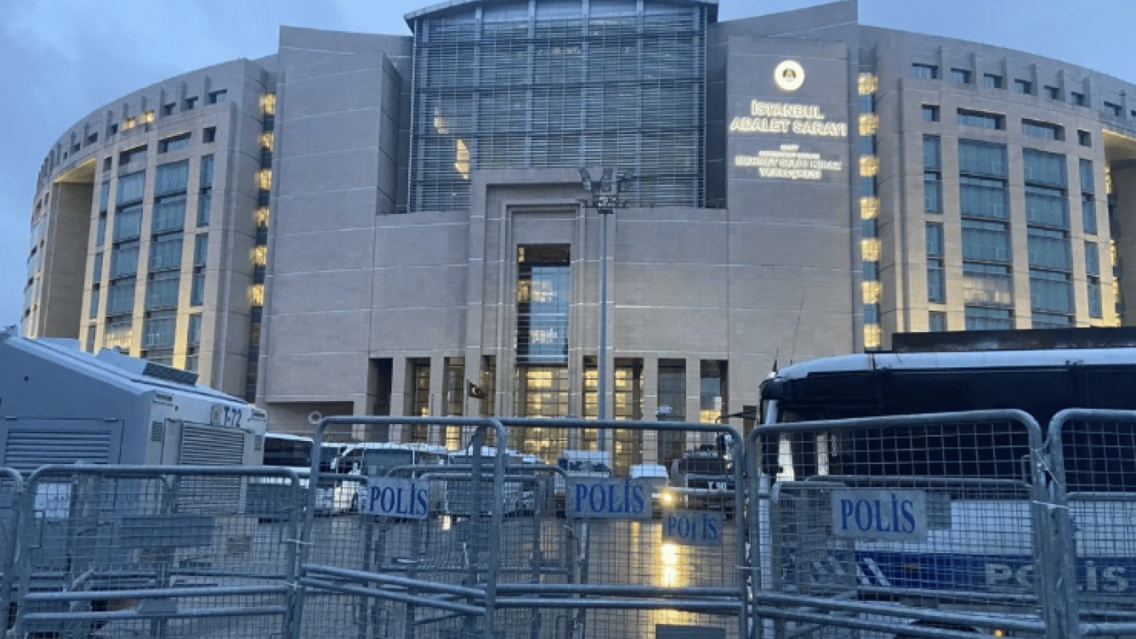 Foto - Çağlayan'da 'Saran' alarmı! Fenerbahçe Başkanı adliyeye sevk ediliyor: TOMA ve Çevik Kuvvet teyakkuzda!