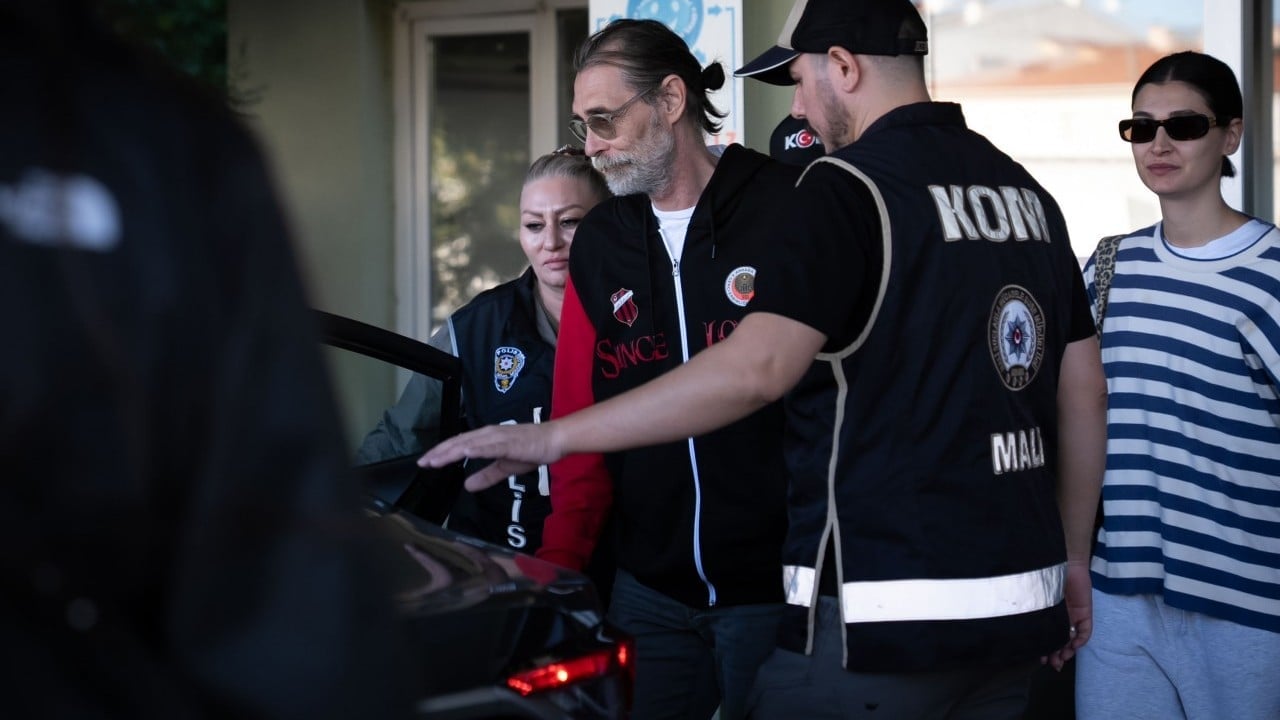 Foto - Çakma komiser gözaltında! Erdal Beşikçioğlu'ndan ilk görüntüler geldi