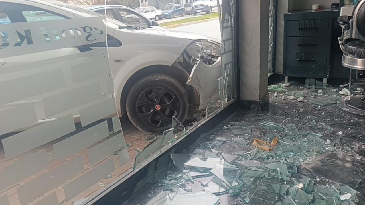 Foto - Çalışanlar kaçarken müşteriler resim çekti