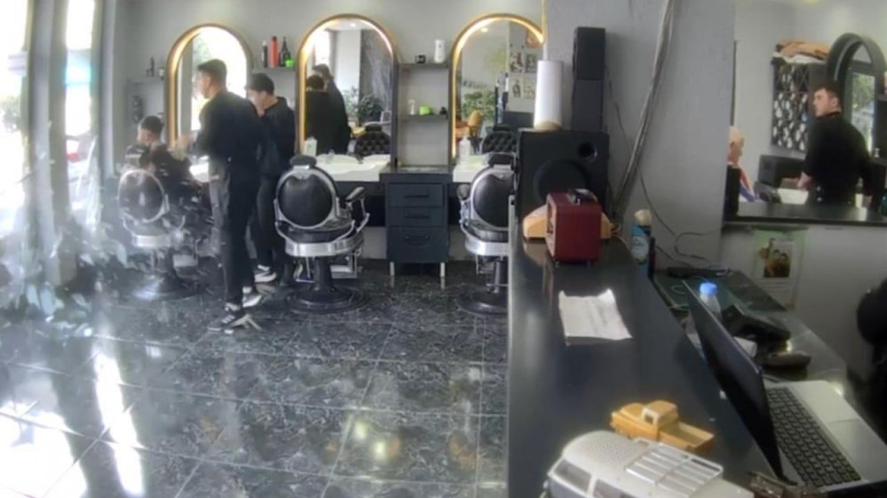 Foto - Çalışanlar kaçarken müşteriler resim çekti