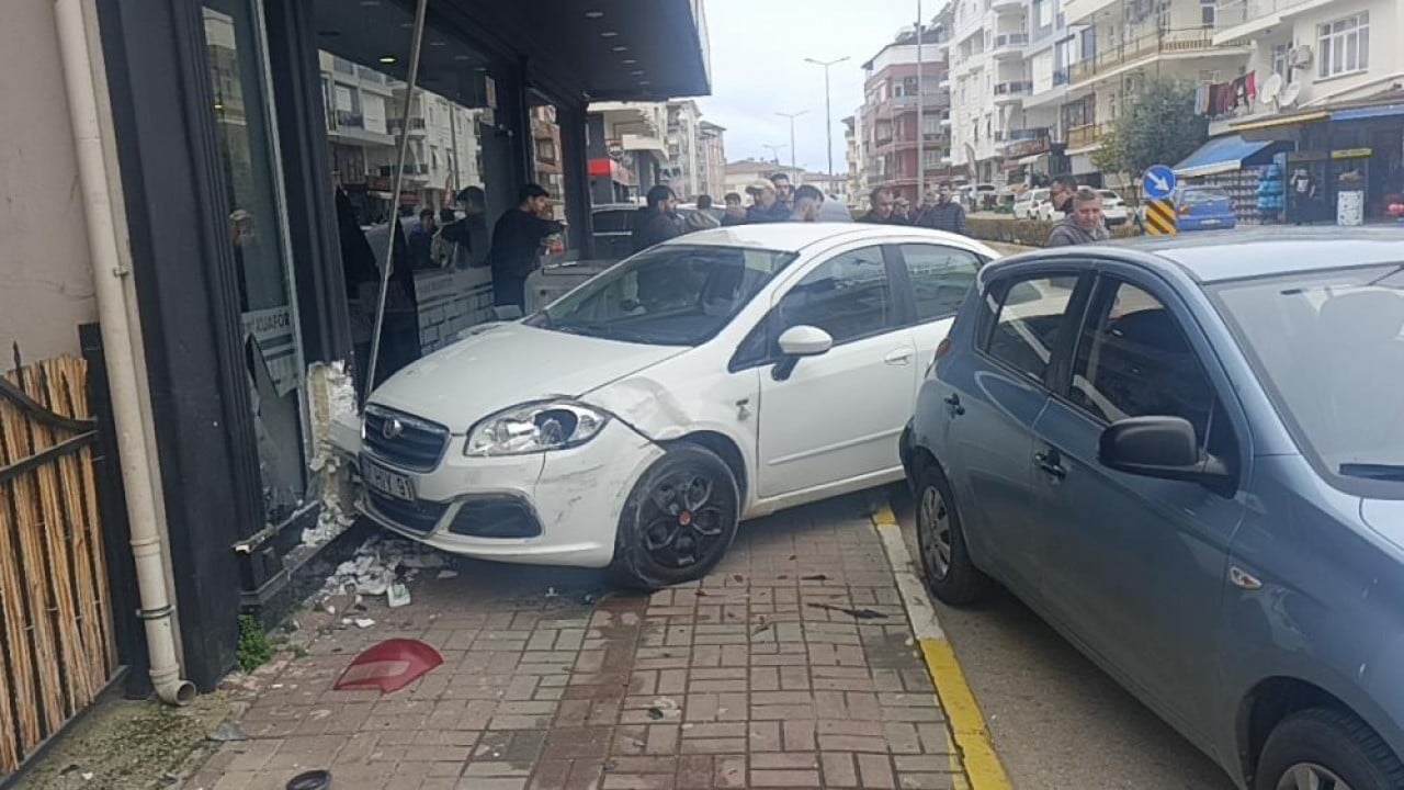 Foto - Çalışanlar kaçarken müşteriler resim çekti