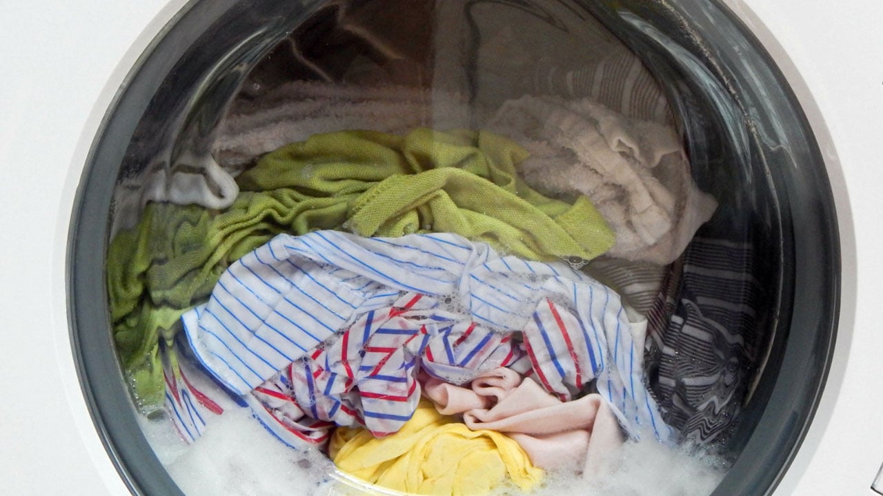 Foto - Çamaşır makineniz yerinden oynuyorsa dikkat! "Yürüme" sorununun asıl nedeni bu