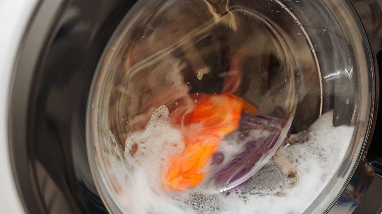 Foto - Çamaşır makineniz yerinden oynuyorsa dikkat! "Yürüme" sorununun asıl nedeni bu