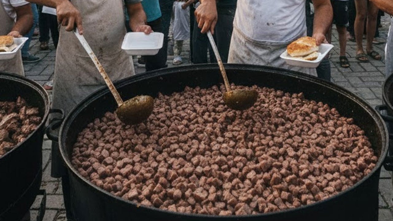 Foto - Cami önünde domuz eti skandalı sanıldığı gibi değilmiş… Gerçek çok daha kötü çıktı!