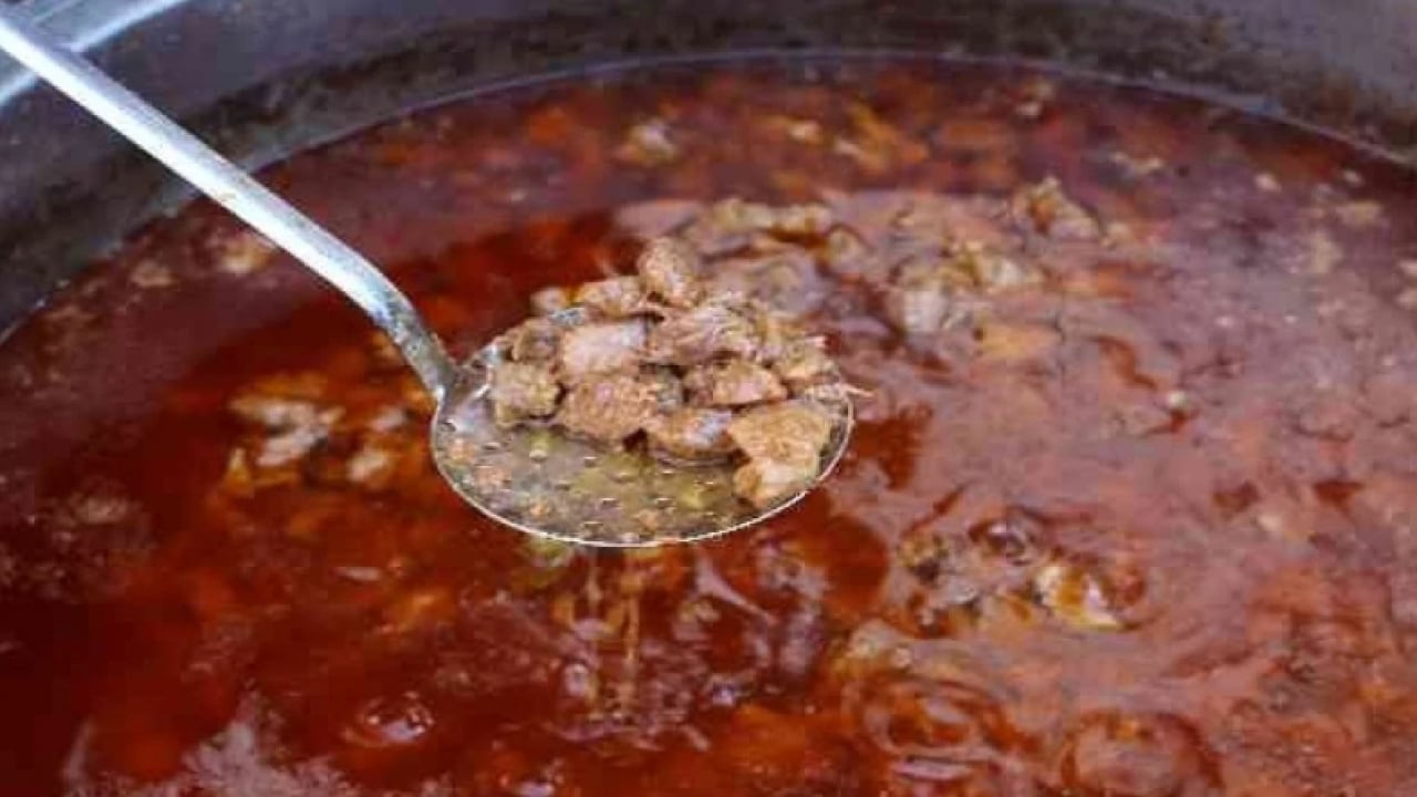 Foto - Cami önünde domuz eti skandalı sanıldığı gibi değilmiş… Gerçek çok daha kötü çıktı!