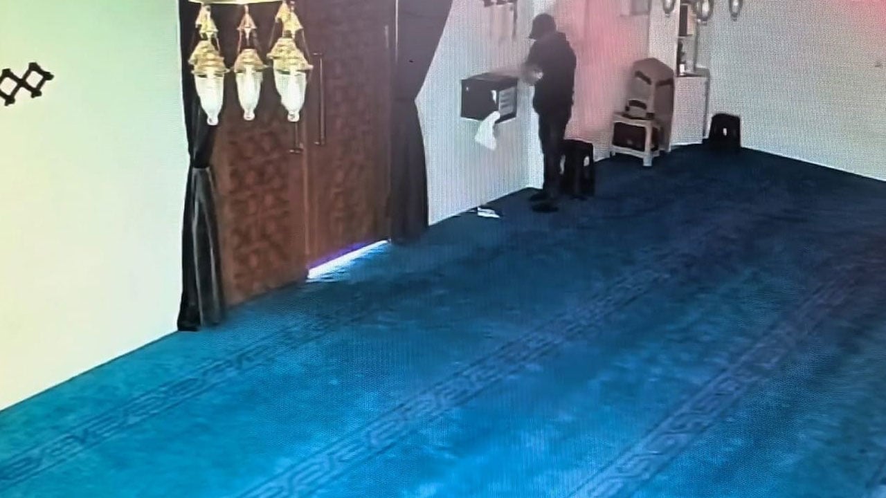 Foto - Camiden 100 bin lira çalan hırsıza sitem: Bozuk paralara tenezzül etmemiş! Onları da alsaydın ya…