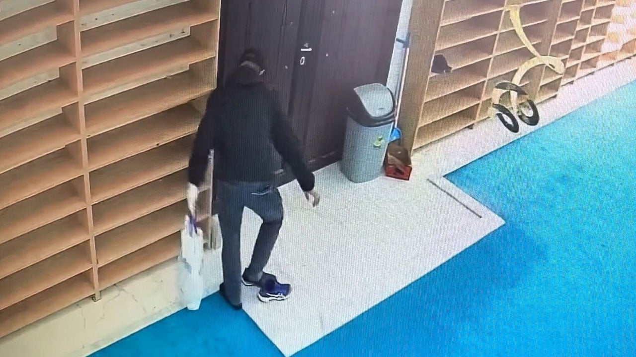Foto - Camiden 100 bin lira çalan hırsıza sitem: Bozuk paralara tenezzül etmemiş! Onları da alsaydın ya…