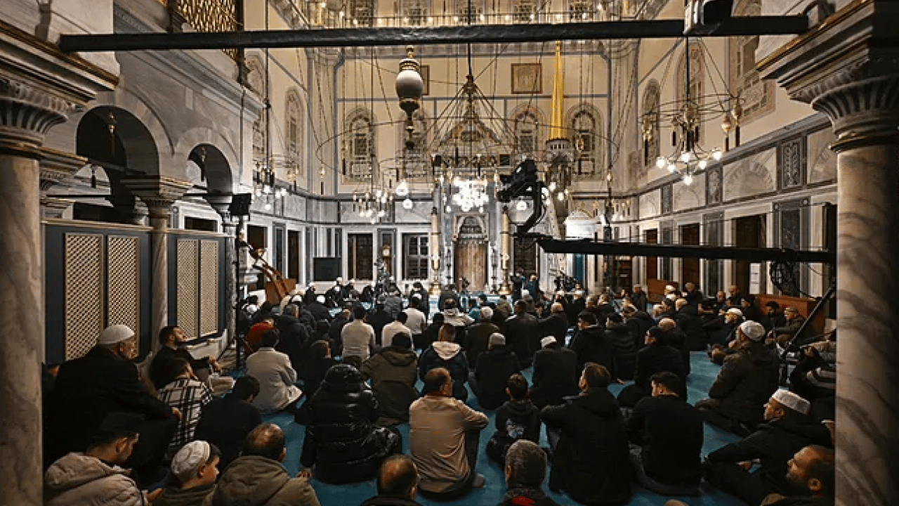 Foto - Camiler doldu taştı! Dün geceyi dualarla geçirdik