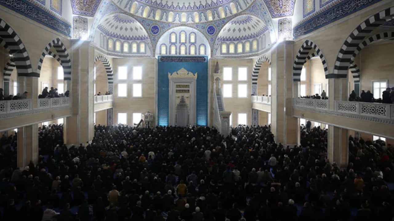 Foto - Camiler doldu taştı! Dün geceyi dualarla geçirdik