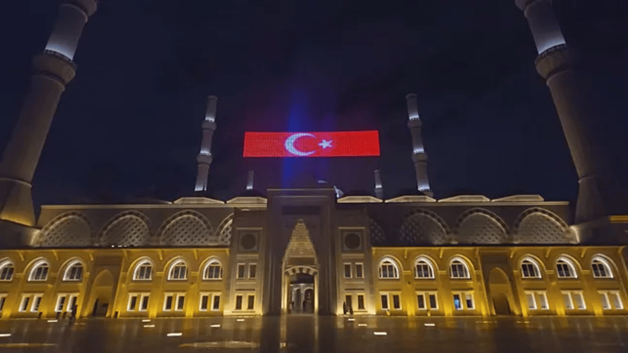 Foto - Camiler doldu taştı! Dün geceyi dualarla geçirdik