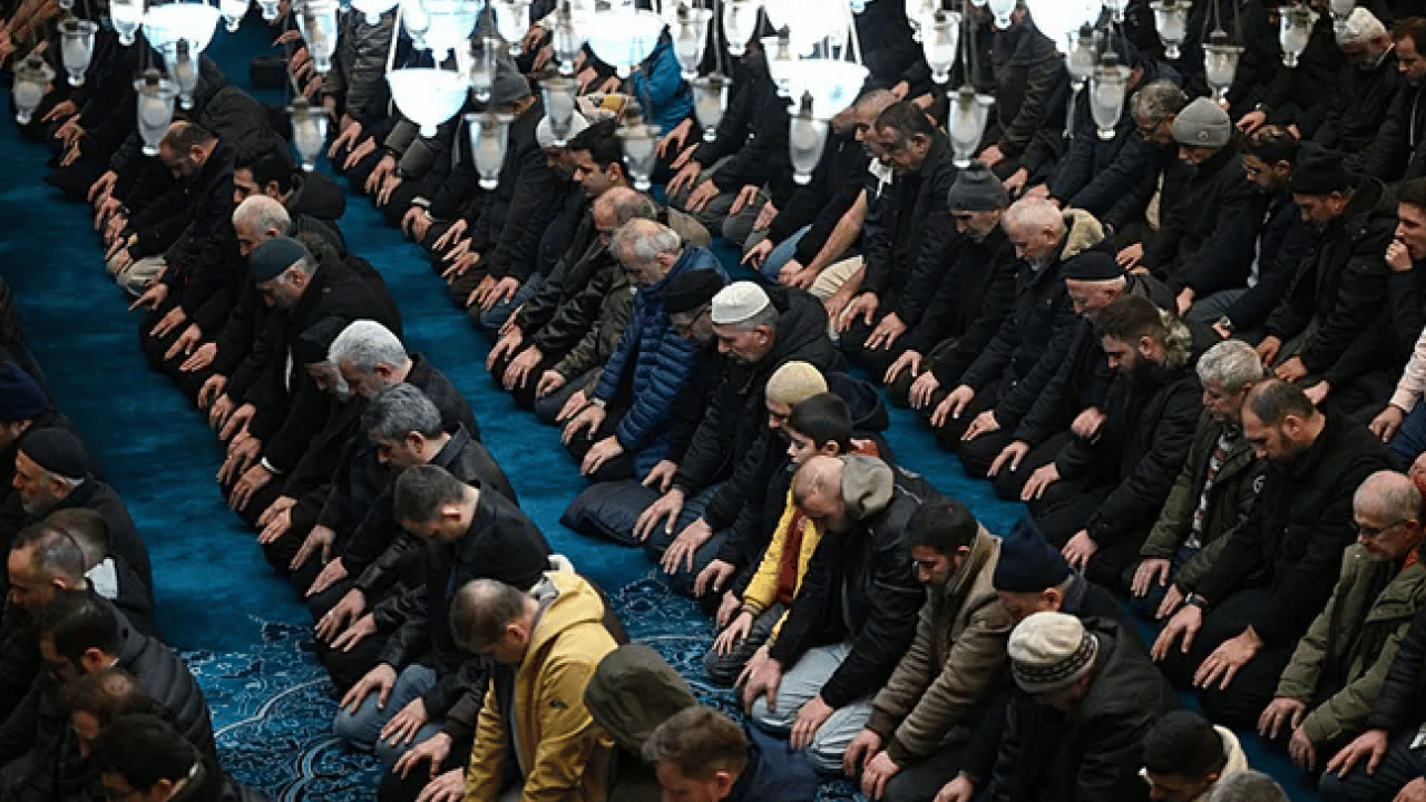 Foto - Camiler doldu taştı! Dün geceyi dualarla geçirdik