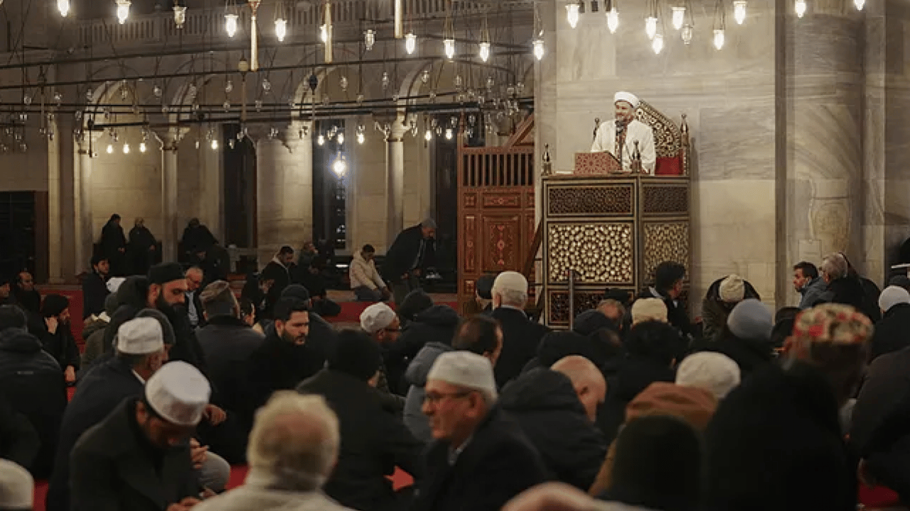 Foto - Camiler doldu taştı! Dün geceyi dualarla geçirdik