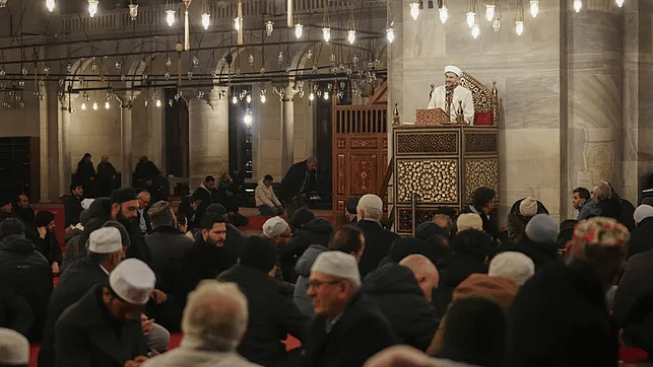 Foto - Camiler doldu taştı! Dün geceyi dualarla geçirdik