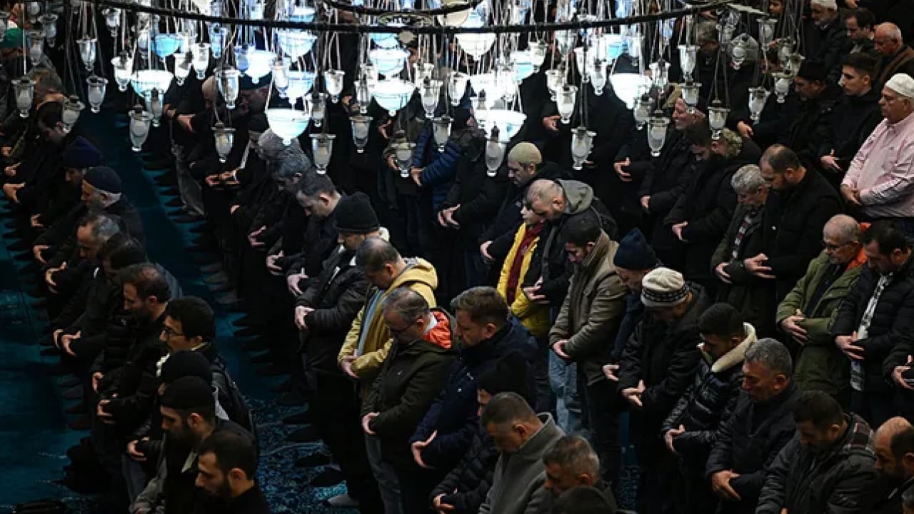 Foto - Camiler doldu taştı! Dün geceyi dualarla geçirdik