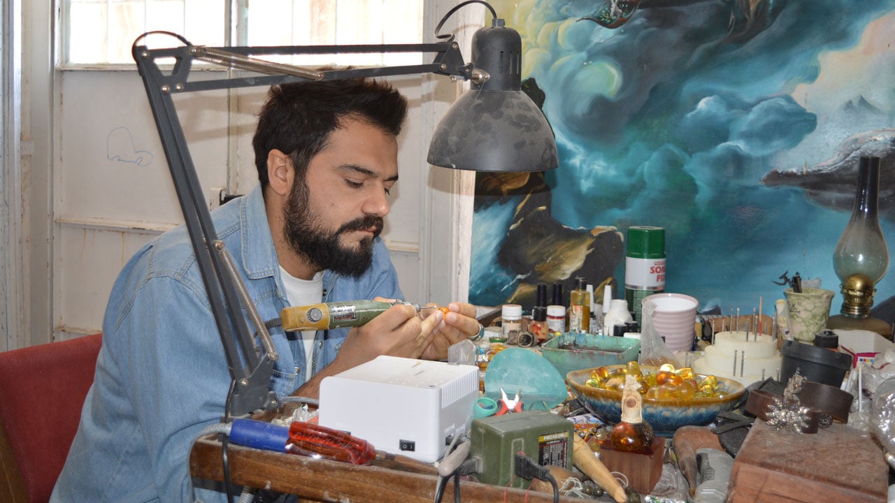 Foto - Camileri tek tek işliyor! Tespih değil adeta sanat eseri