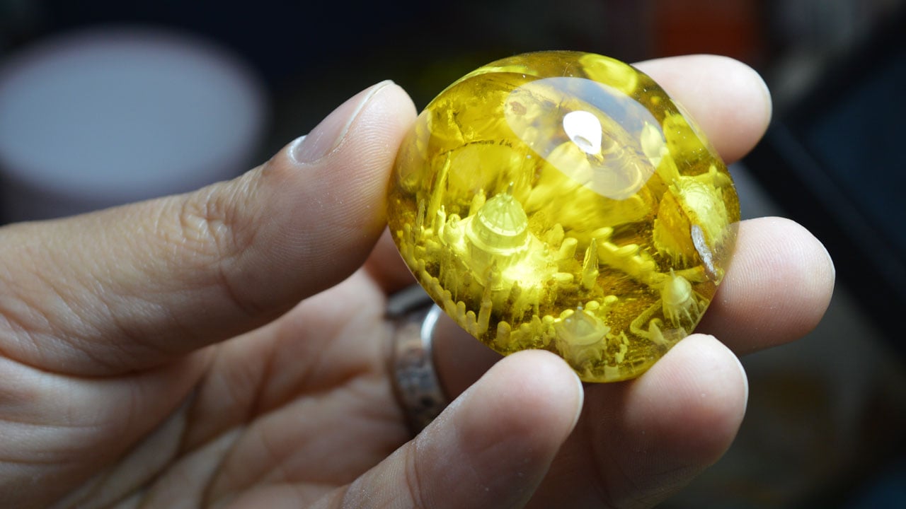 Foto - Camileri tek tek işliyor! Tespih değil adeta sanat eseri