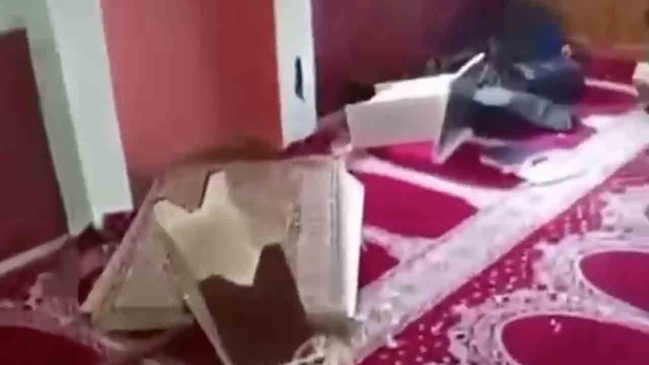 Foto - Camiye ve Kur’an-ı Kerim’e alçak saldırıya tepki! "Camiye yönelik bu çirkin saldırı cezasız kalmamalıdır!"