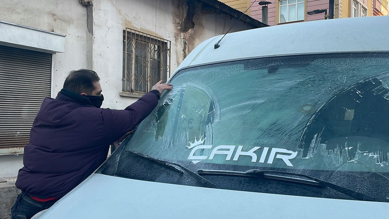 Foto - Camlar buzla kaplandı! Eksi 5 dereceyle uyanan şehir