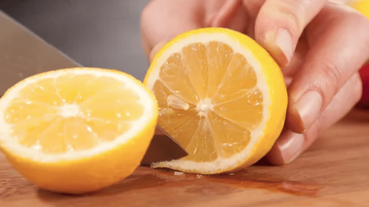 Foto - Camlarda kalan sular kuruyunca... Duş kabinindeki kireçlenmeye 5 dakikada kesin çözüm!