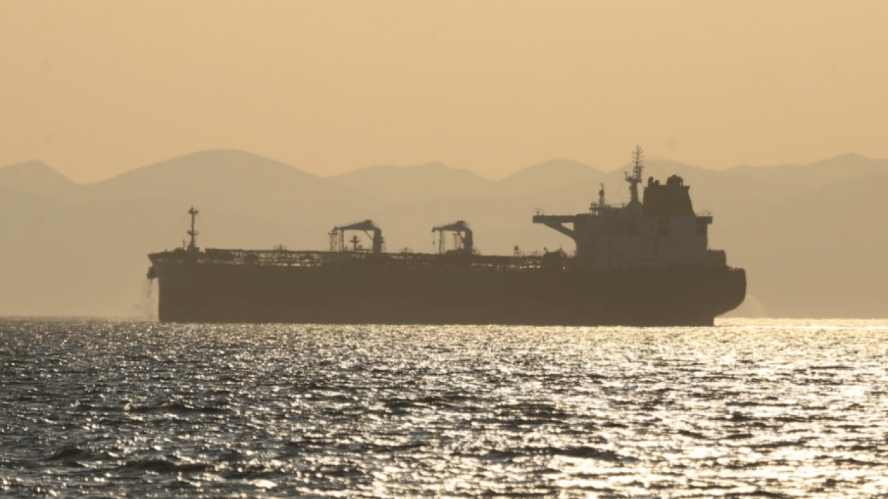 Çanakkale Boğazı'nda fırtına engeli: Deniz trafiği tamamen durdu!