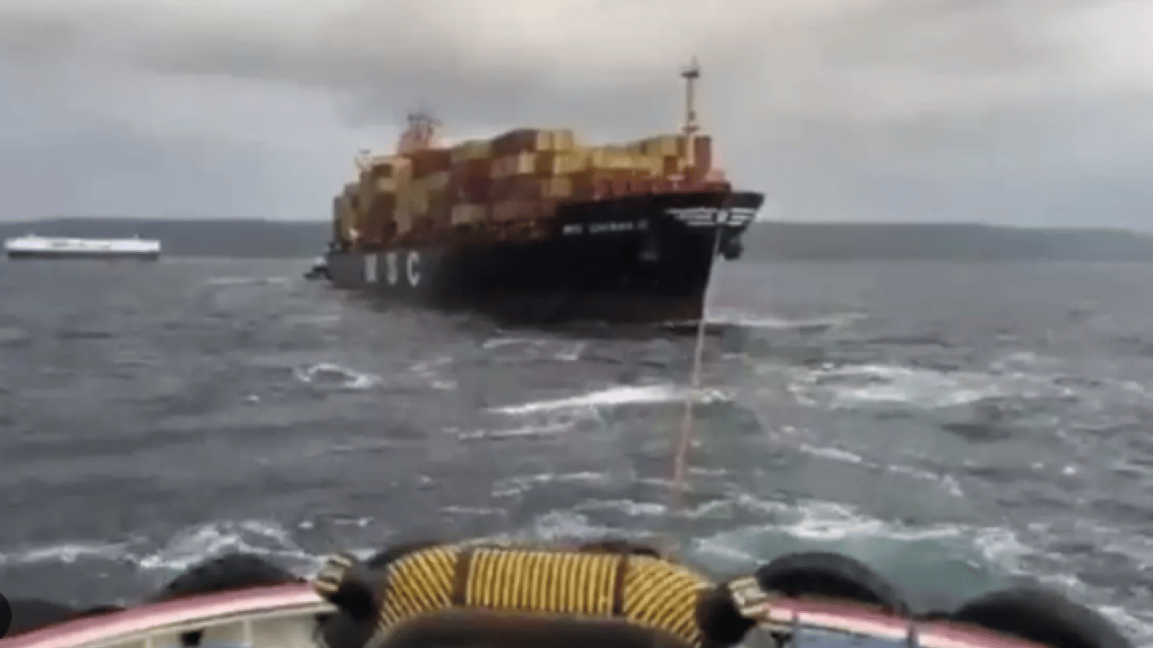 Foto - Çanakkale Boğazı'nda fırtına engeli: Deniz trafiği tamamen durdu!