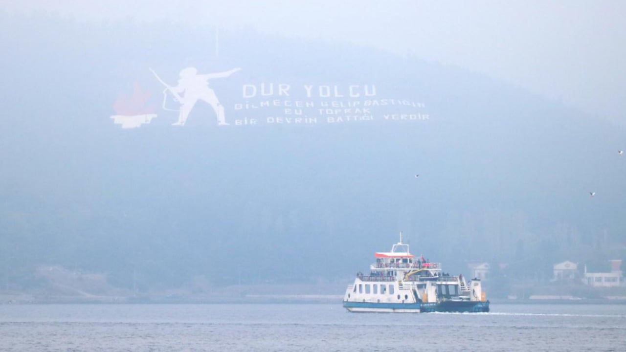 Çanakkale’de göz gözü görmüyor: Boğaz dev gemilere kapatıldı