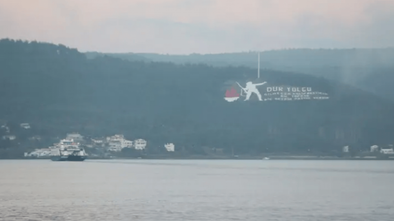 Foto - Çanakkale’de göz gözü görmüyor: Boğaz dev gemilere kapatıldı