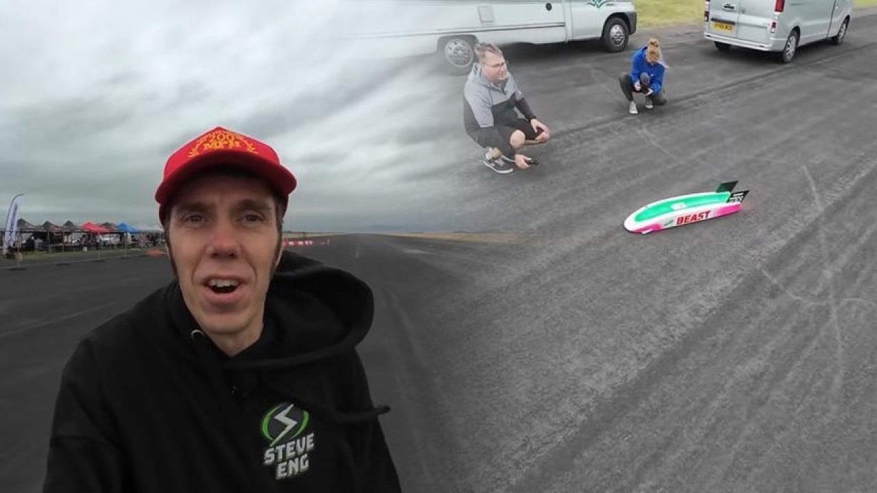 Canavar sahneye çıktı! Uzaktan kumandalı araç 377 km/s ile gerçek otomobilleri bile sollayıp, Guinness Rekoru kırdı